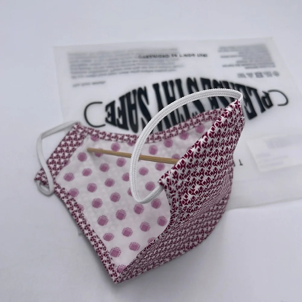 Red and White Patterned Face Mask TED BAKER LONDON Reversible Reusable
NWT - Picture 6 of 15